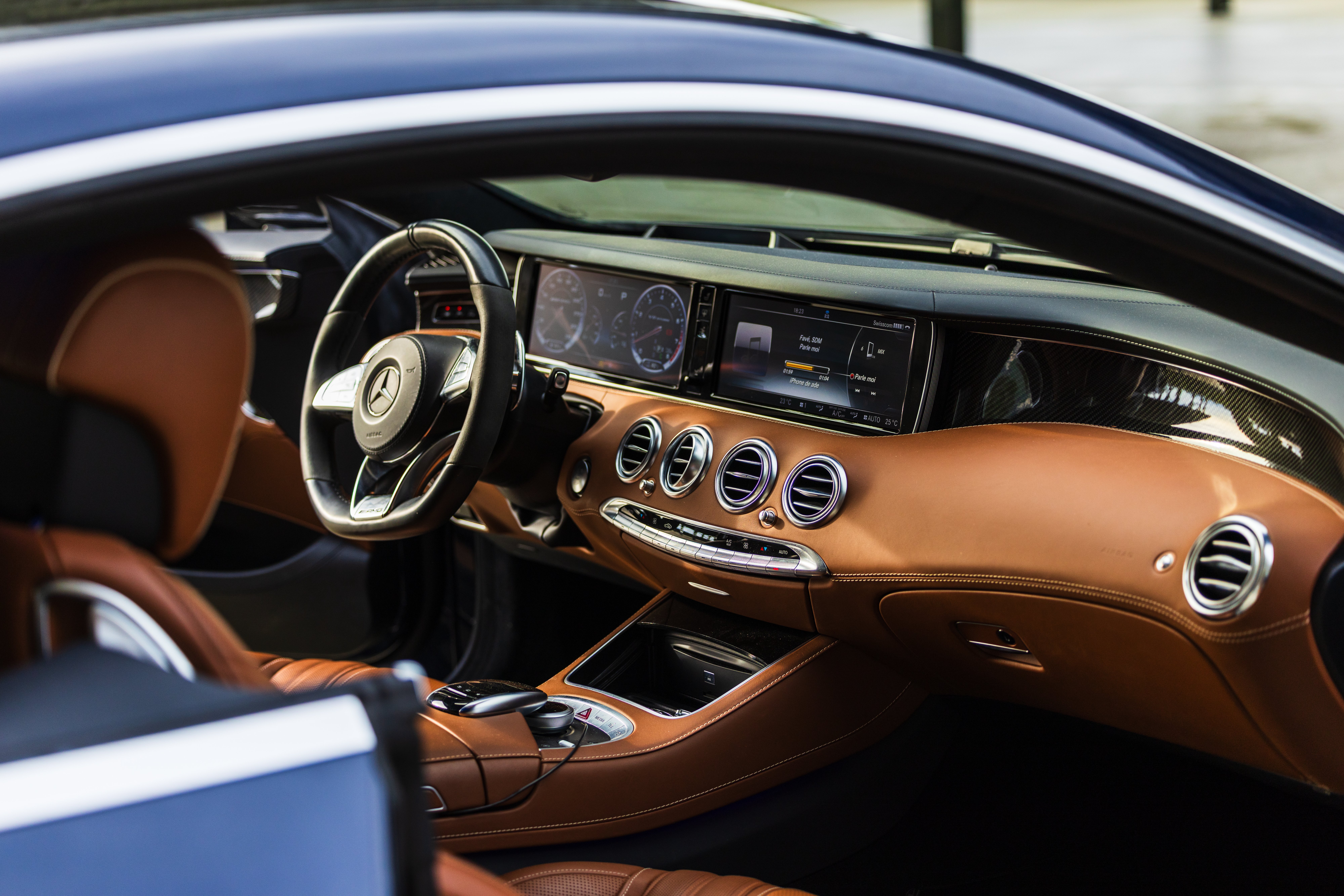 Tableau de bord Mercedes-AMG S63 cuir cognac